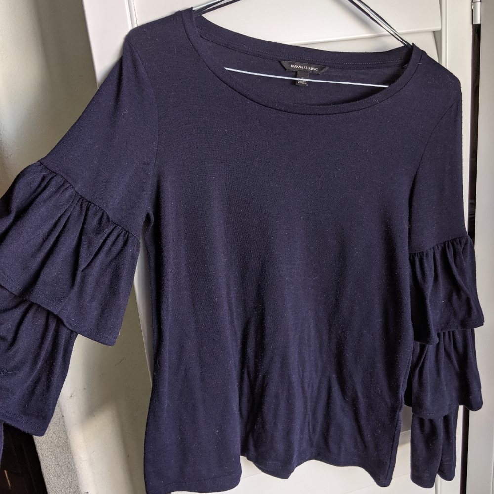 DONATED Banana Republic Long Ruffled Sleeves - Picture 1 of 3